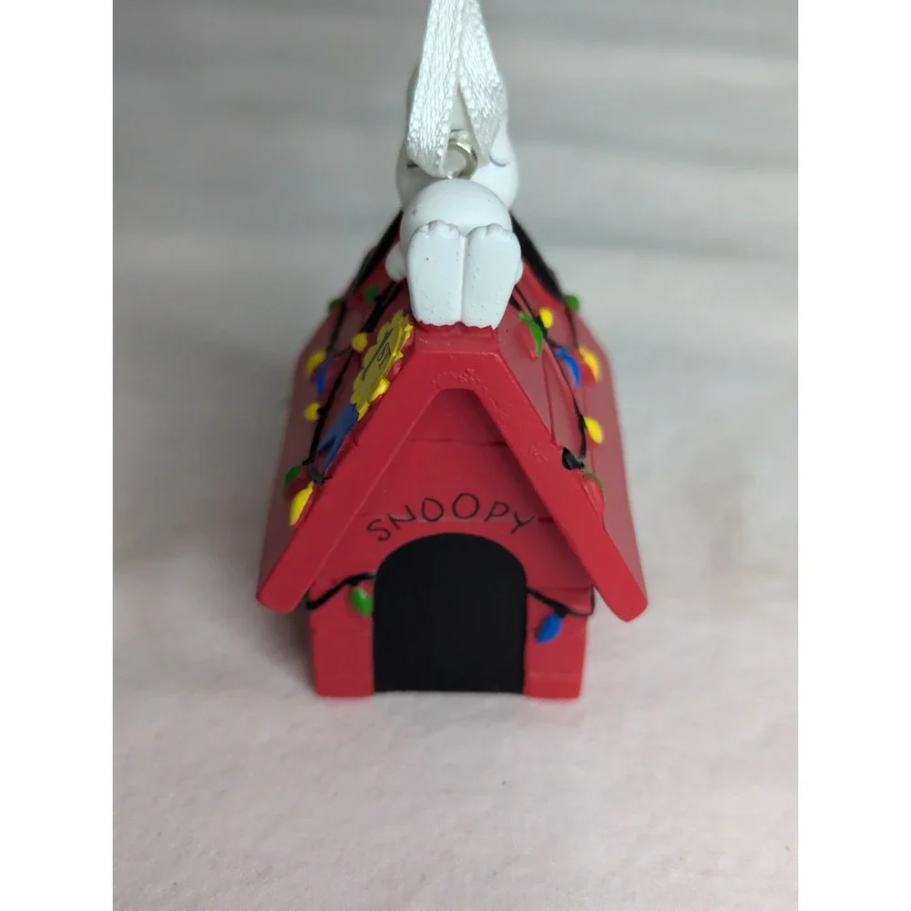 Peanuts Worldwide Snoopy on top 1st place Christmas‎ Decorated doghouse ornament